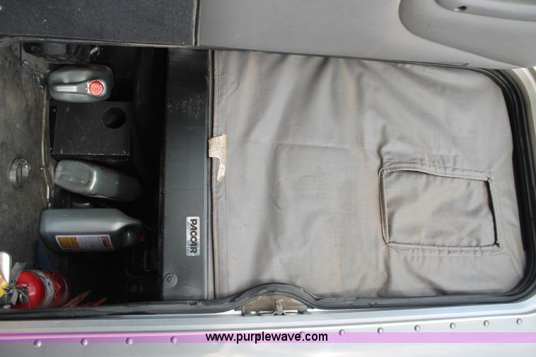 image for item H1599 2010 Peterbilt 389 semi truck