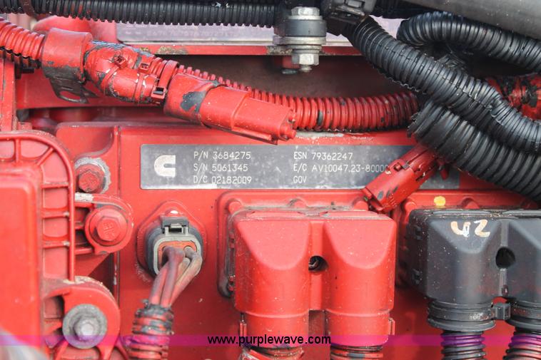 image for item H1599 2010 Peterbilt 389 semi truck