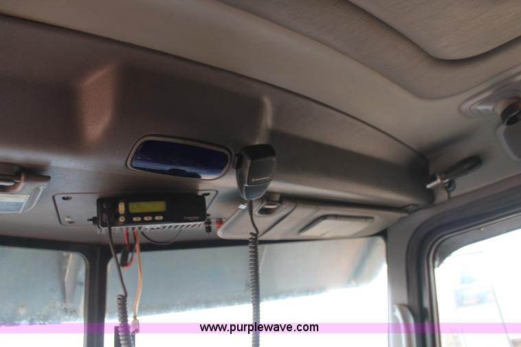 image for item H1599 2010 Peterbilt 389 semi truck