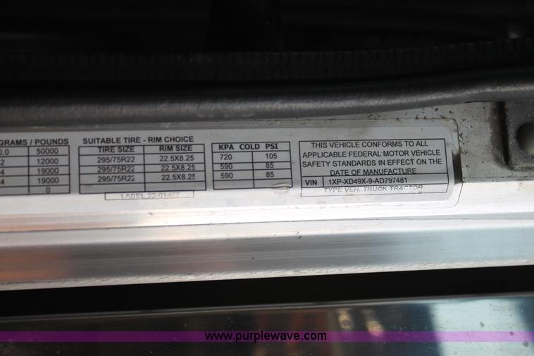 image for item H1599 2010 Peterbilt 389 semi truck