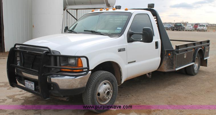 image for item H1601 2001 Ford F350 Super Duty flatbed truck