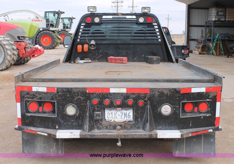 image for item H1601 2001 Ford F350 Super Duty flatbed truck