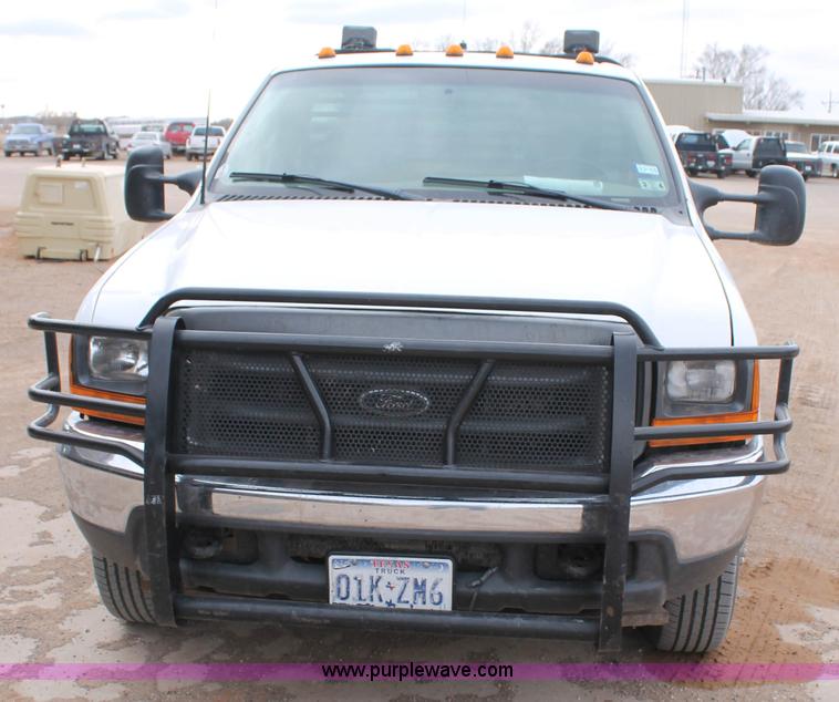 image for item H1601 2001 Ford F350 Super Duty flatbed truck