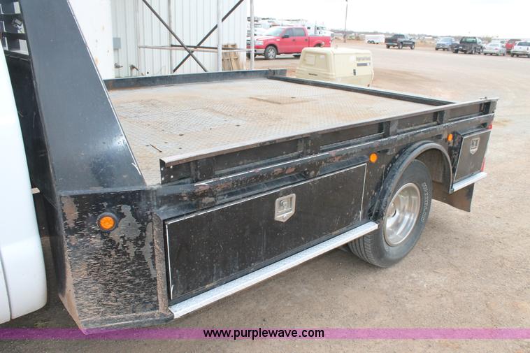 image for item H1601 2001 Ford F350 Super Duty flatbed truck