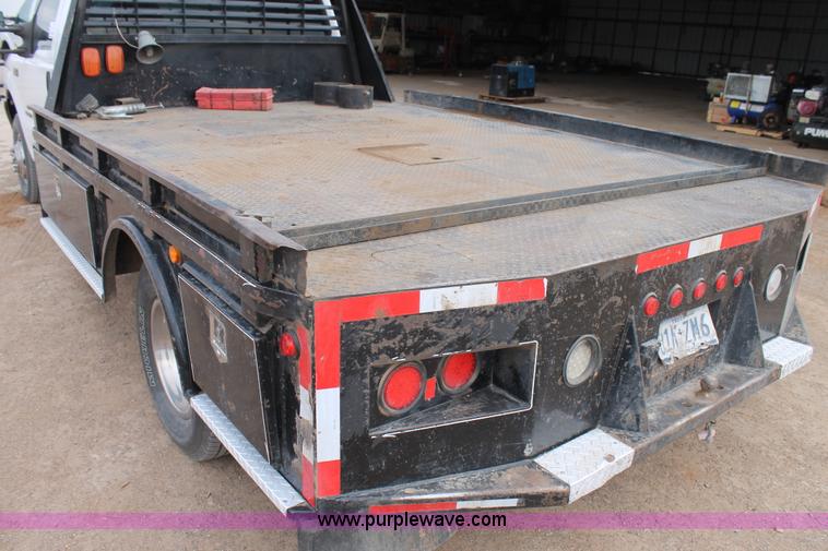 image for item H1601 2001 Ford F350 Super Duty flatbed truck