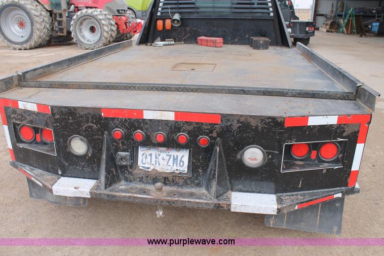 image for item H1601 2001 Ford F350 Super Duty flatbed truck