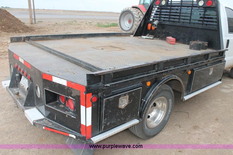 image for item H1601 2001 Ford F350 Super Duty flatbed truck