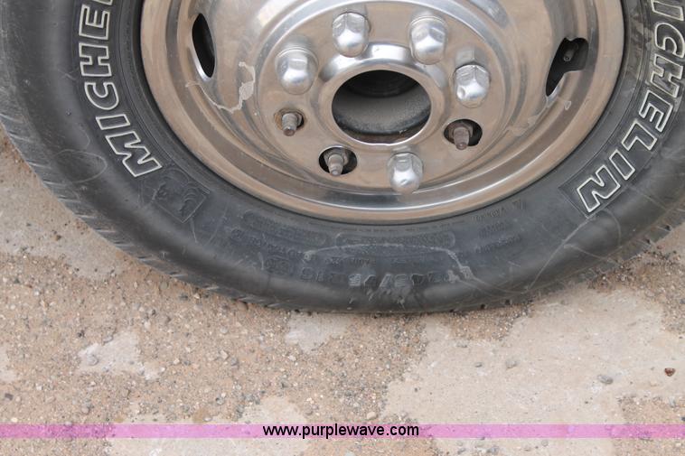 image for item H1601 2001 Ford F350 Super Duty flatbed truck