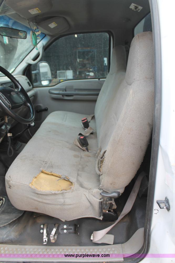 image for item H1601 2001 Ford F350 Super Duty flatbed truck