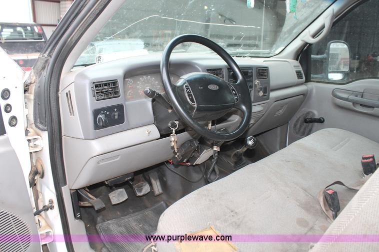 image for item H1601 2001 Ford F350 Super Duty flatbed truck