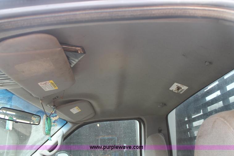 image for item H1601 2001 Ford F350 Super Duty flatbed truck