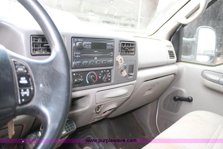 image for item H1601 2001 Ford F350 Super Duty flatbed truck