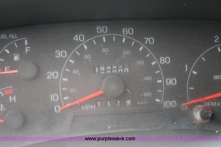 image for item H1601 2001 Ford F350 Super Duty flatbed truck