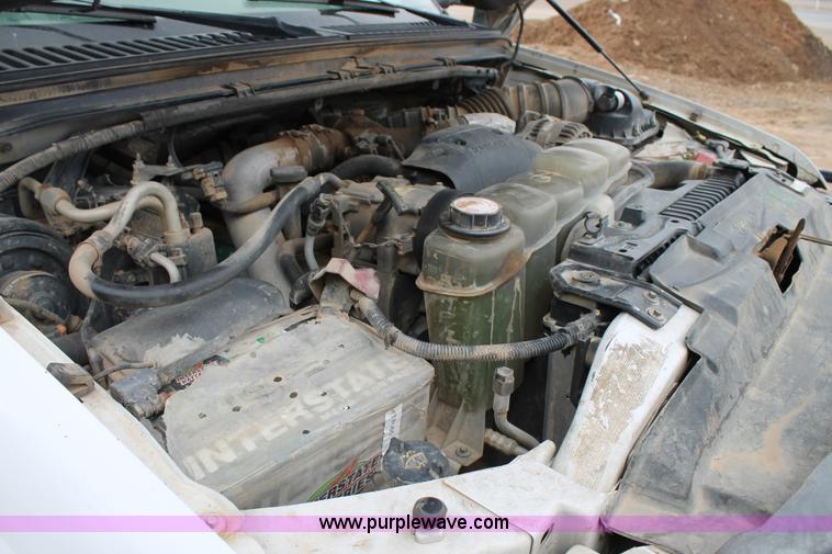 image for item H1601 2001 Ford F350 Super Duty flatbed truck