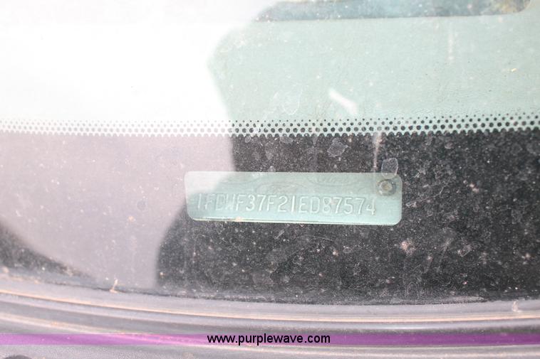 image for item H1601 2001 Ford F350 Super Duty flatbed truck