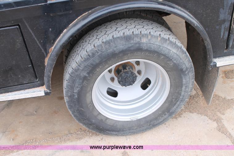 image for item H1602 2014 Ford F350 Super Duty Crew Cab flatbed truck