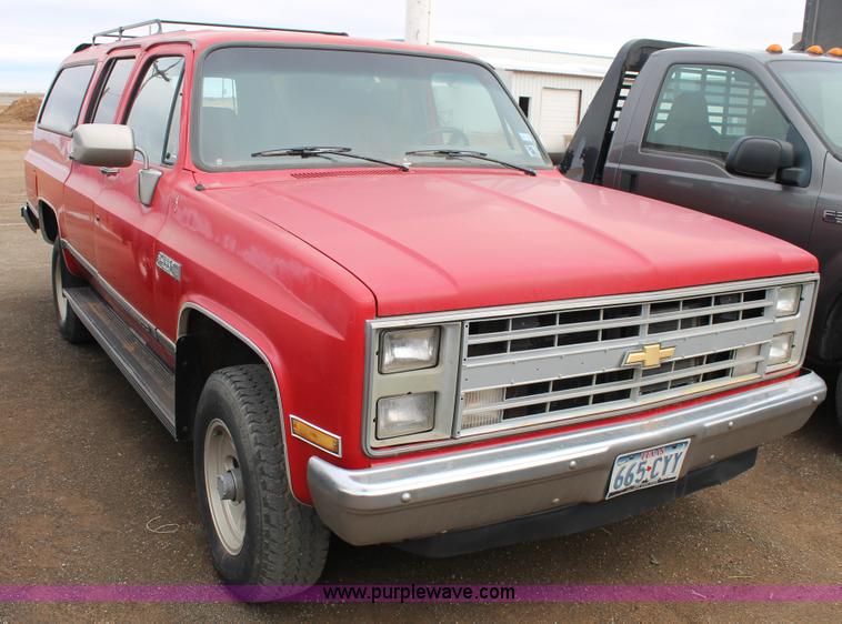 image for item H1603 1991 GMC Suburban 1500 SUV