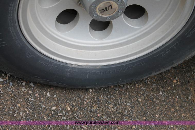 image for item H1603 1991 GMC Suburban 1500 SUV