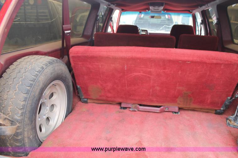 image for item H1603 1991 GMC Suburban 1500 SUV