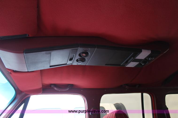 image for item H1603 1991 GMC Suburban 1500 SUV