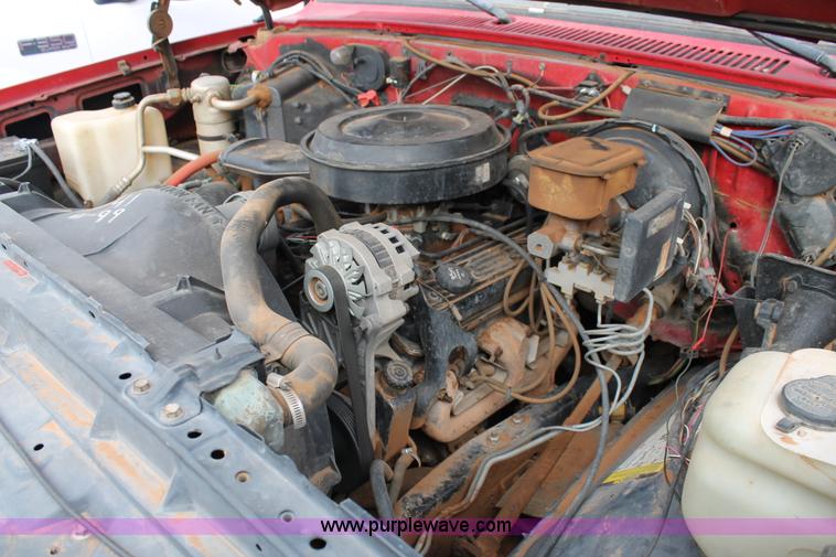 image for item H1603 1991 GMC Suburban 1500 SUV