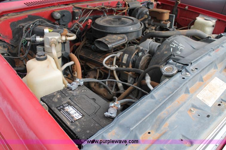 image for item H1603 1991 GMC Suburban 1500 SUV