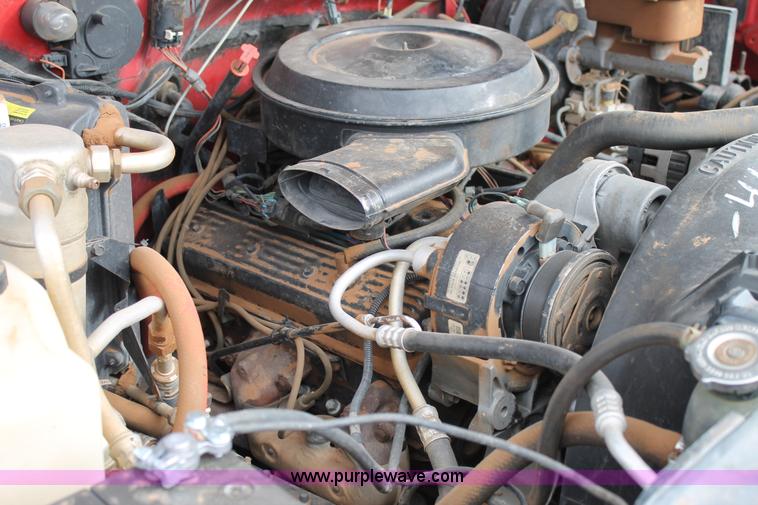 image for item H1603 1991 GMC Suburban 1500 SUV
