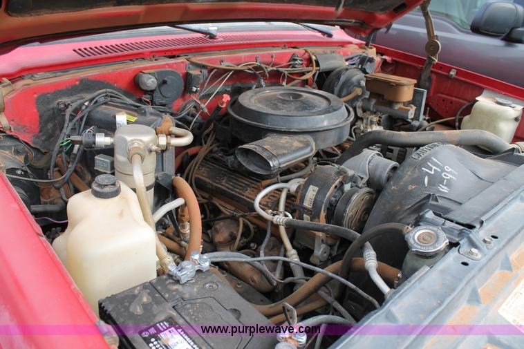 image for item H1603 1991 GMC Suburban 1500 SUV