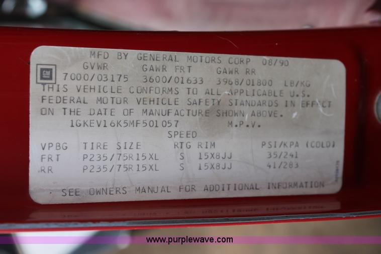 image for item H1603 1991 GMC Suburban 1500 SUV