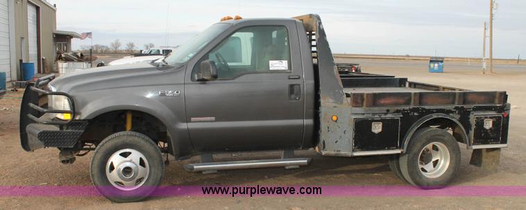 image for item H1604 2004 Ford F350 Super Duty flatbed truck
