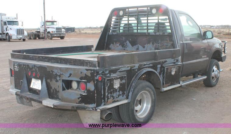 image for item H1604 2004 Ford F350 Super Duty flatbed truck