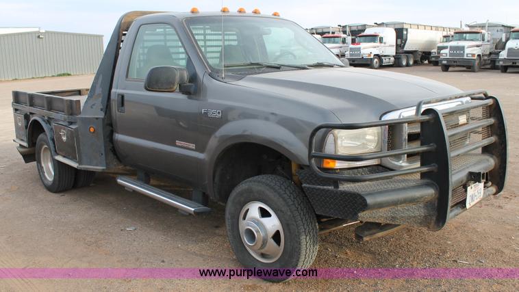 image for item H1604 2004 Ford F350 Super Duty flatbed truck