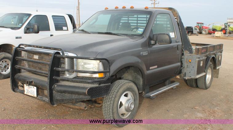 image for item H1604 2004 Ford F350 Super Duty flatbed truck