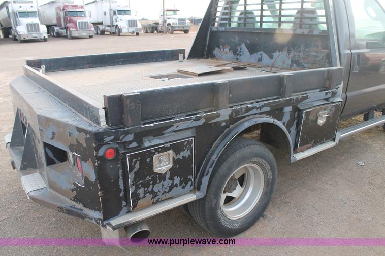 image for item H1604 2004 Ford F350 Super Duty flatbed truck