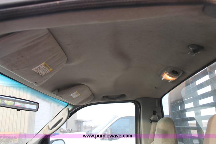 image for item H1604 2004 Ford F350 Super Duty flatbed truck