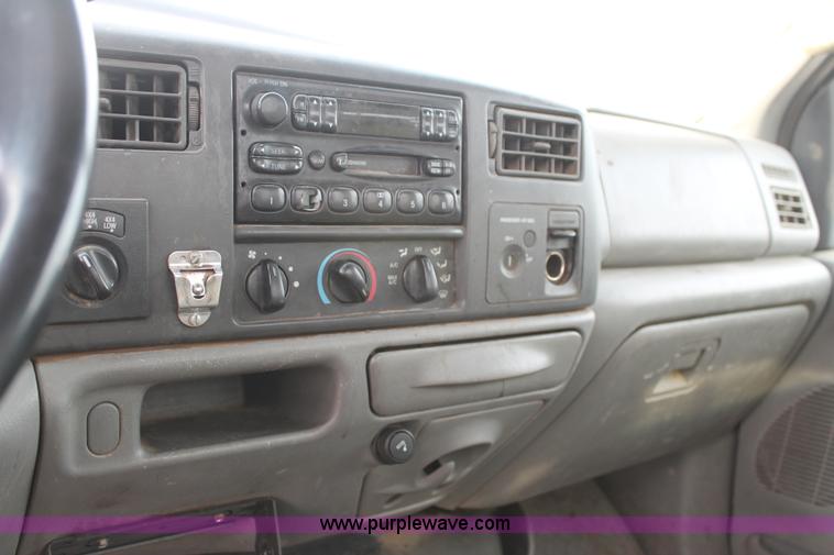 image for item H1604 2004 Ford F350 Super Duty flatbed truck