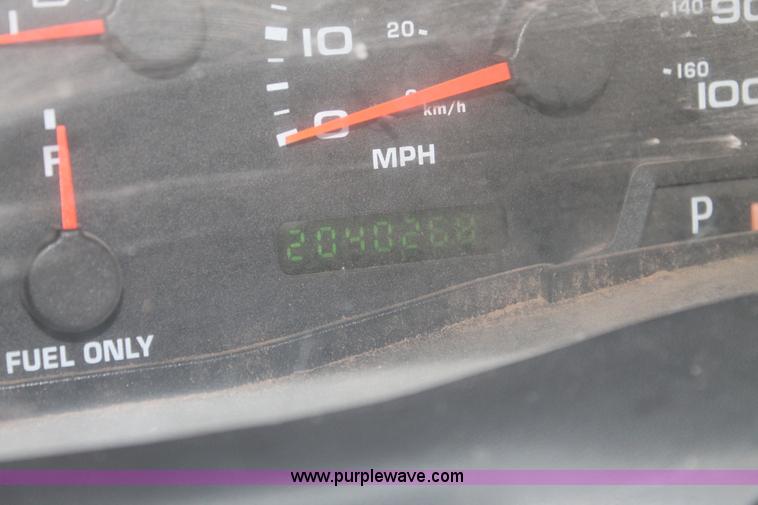 image for item H1604 2004 Ford F350 Super Duty flatbed truck