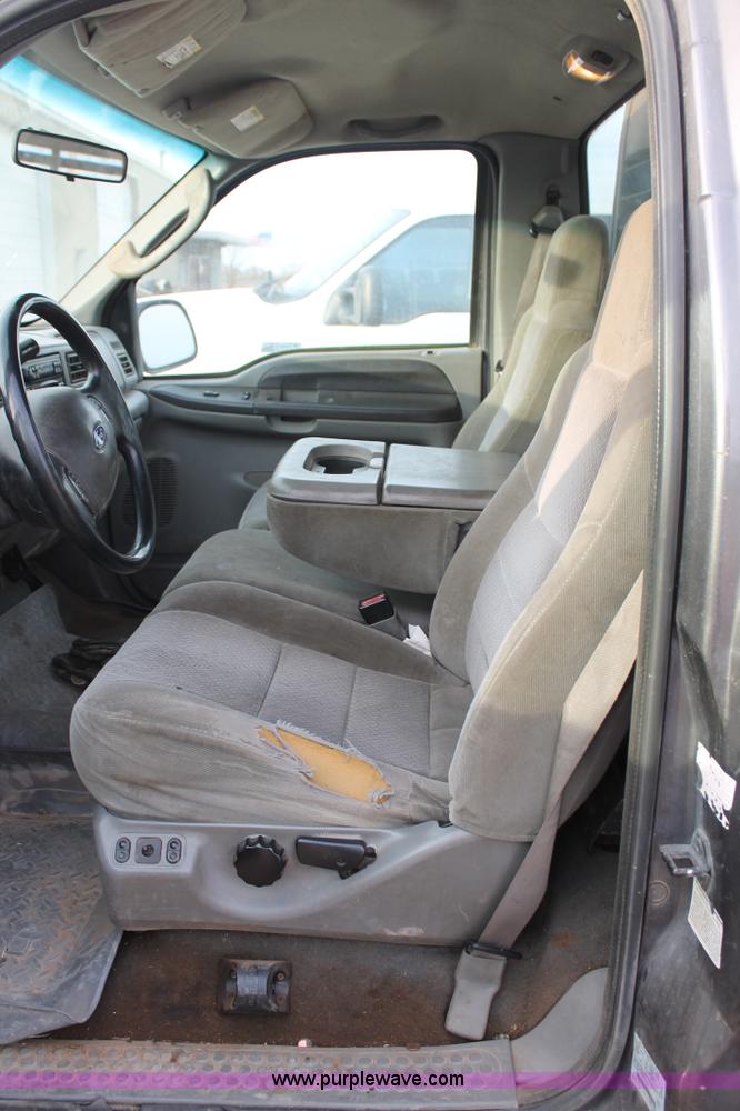 image for item H1604 2004 Ford F350 Super Duty flatbed truck