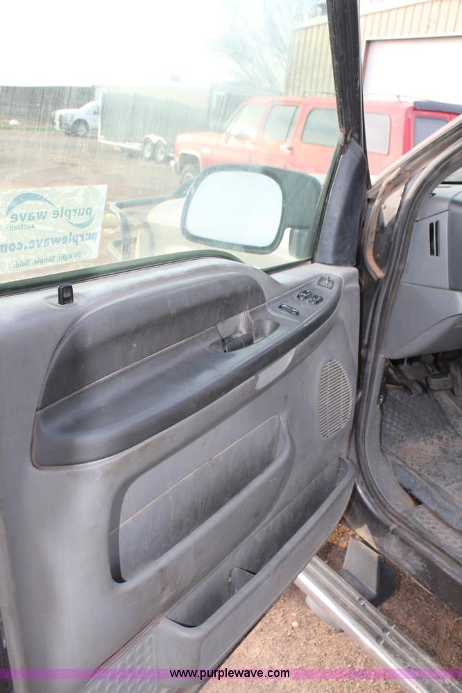 image for item H1604 2004 Ford F350 Super Duty flatbed truck