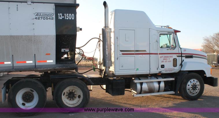 image for item H1605 1997 Mack CH613 semi truck