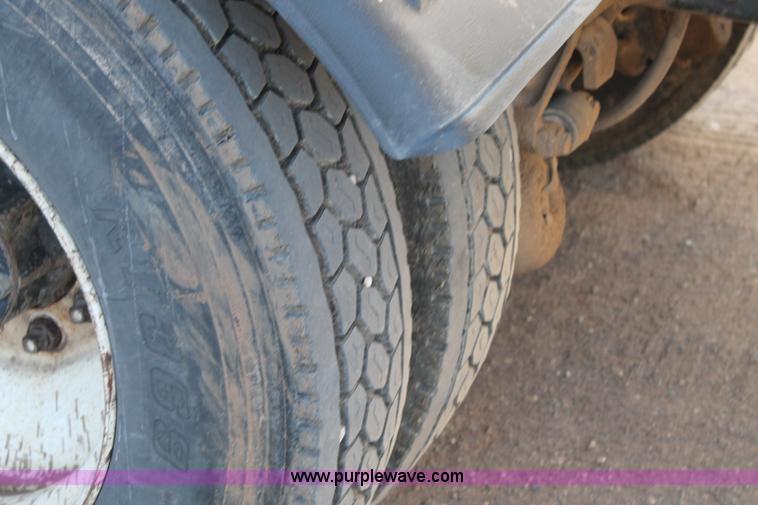 image for item H1605 1997 Mack CH613 semi truck