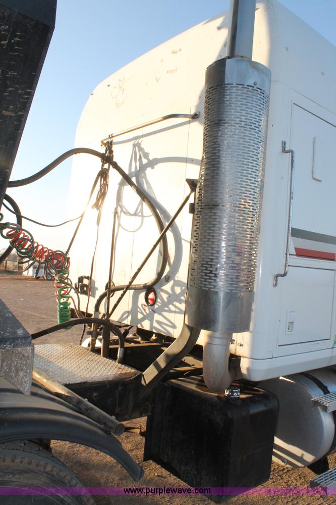 image for item H1605 1997 Mack CH613 semi truck