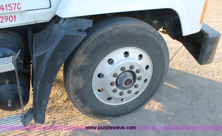 image for item H1605 1997 Mack CH613 semi truck