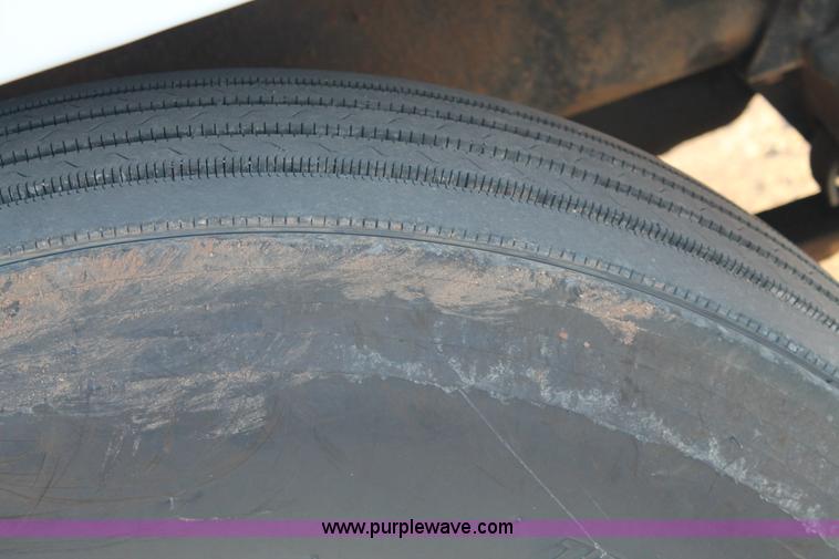 image for item H1605 1997 Mack CH613 semi truck