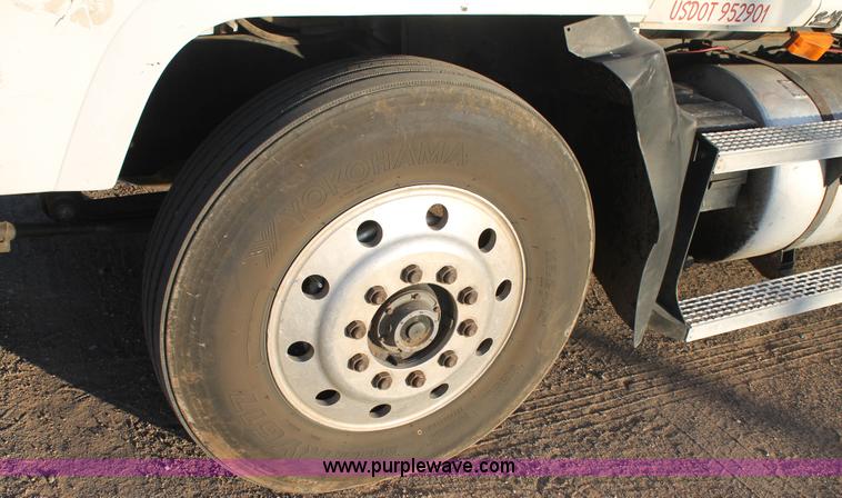 image for item H1605 1997 Mack CH613 semi truck