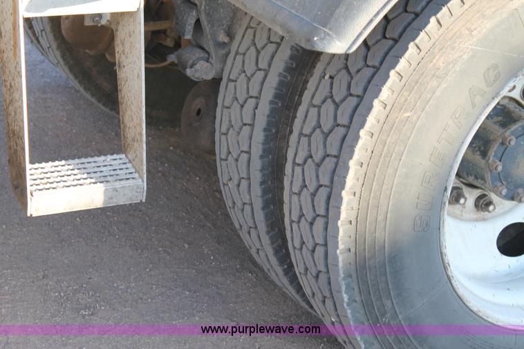 image for item H1605 1997 Mack CH613 semi truck