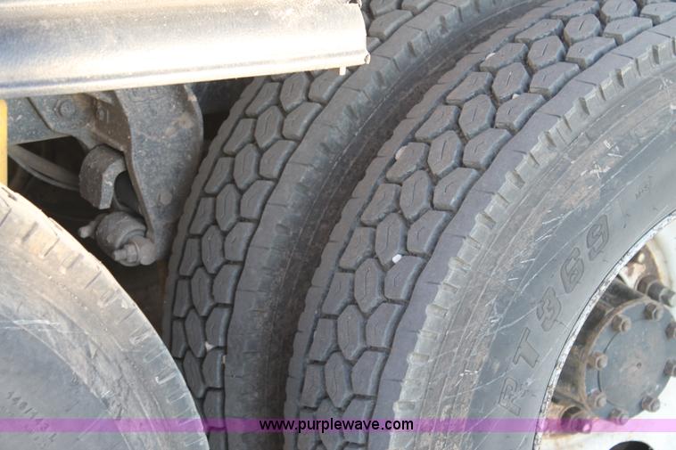 image for item H1605 1997 Mack CH613 semi truck