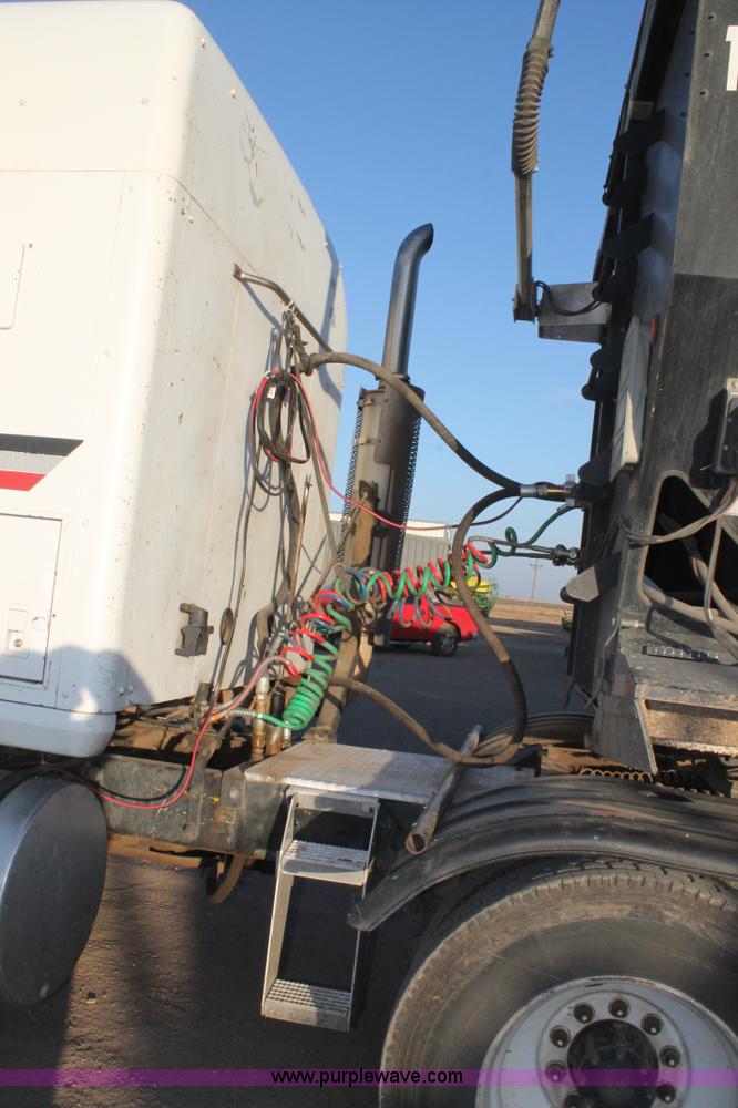 image for item H1605 1997 Mack CH613 semi truck