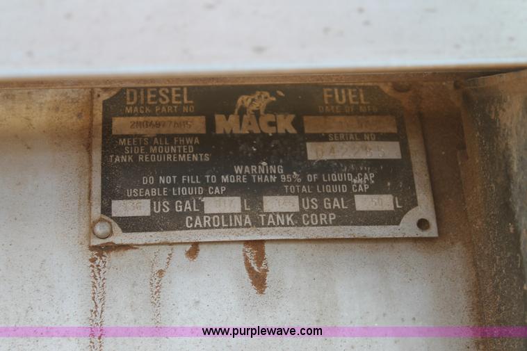 image for item H1605 1997 Mack CH613 semi truck