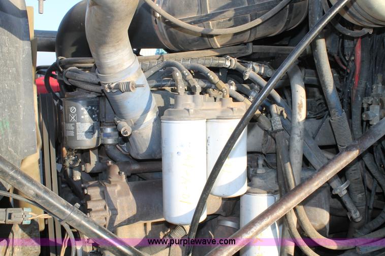 image for item H1605 1997 Mack CH613 semi truck